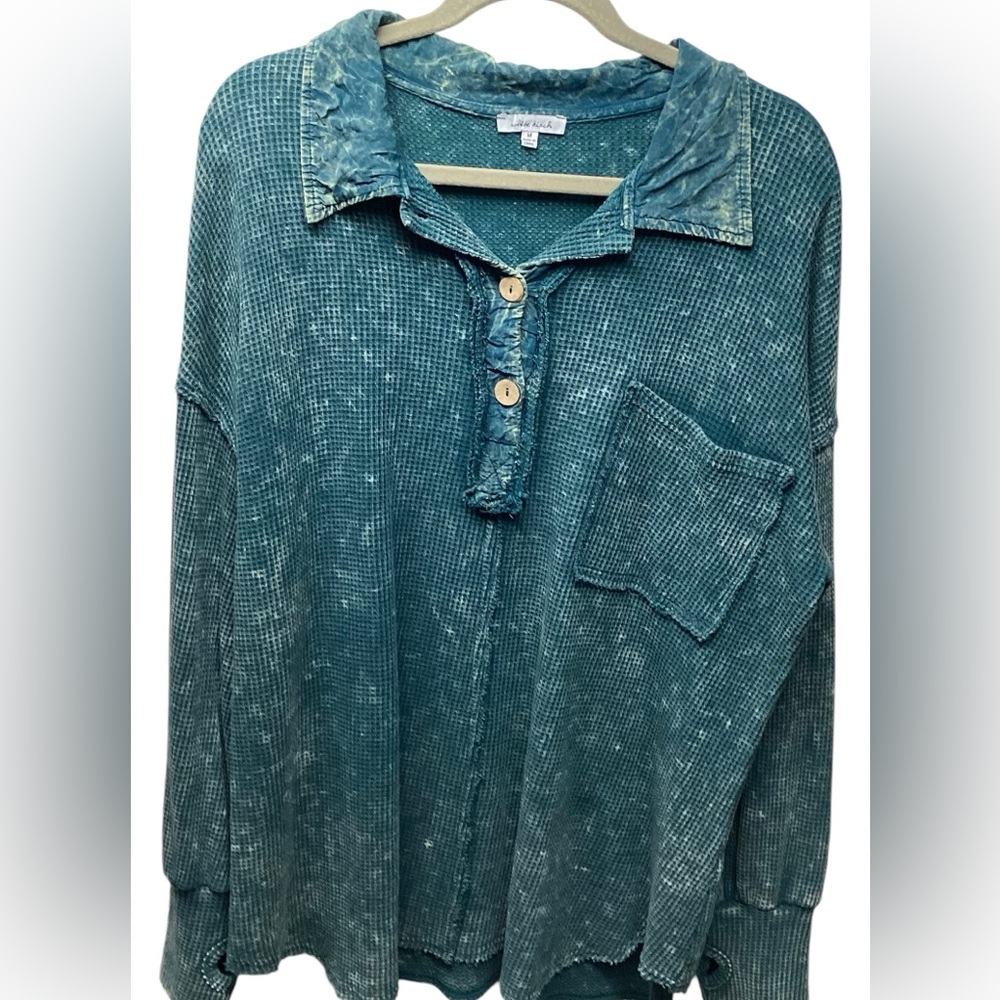 White Birch mineral/acid wash waffle knit dark olive pullover. Size Medium